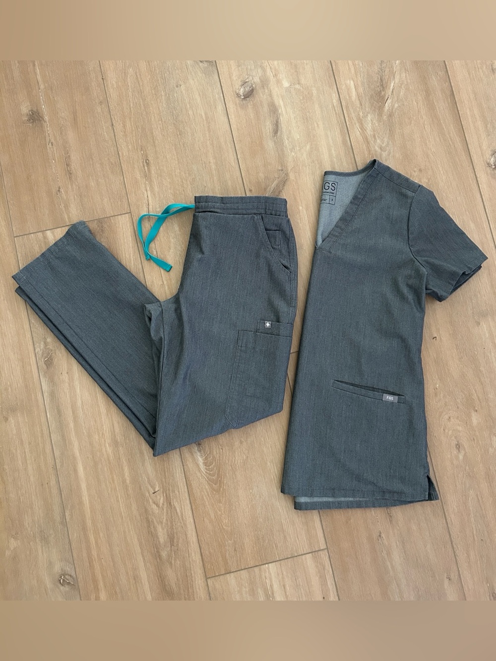 FIGS Scrub Top & Pants SET in Gray